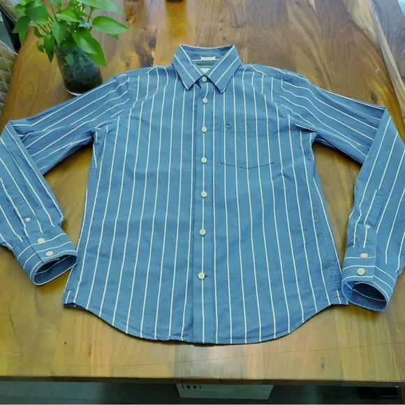Abercrombie & Fitch Stripped Pastel Blue Long Sleeves Button Down Shirt Blouse. - Picture 7 of 13